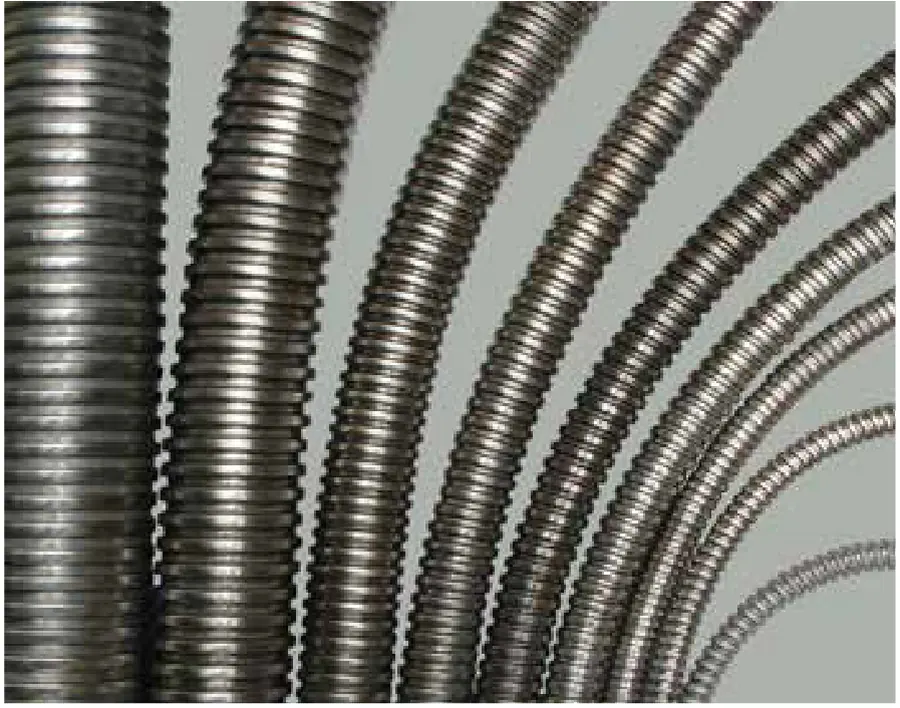 Las nueve medidas de tubo flexible metálico Fleximet de AHOSA ordenadas de mayor a menor diámetro, en fierro galvanizado corrugado.